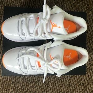Jordan 11 retro low size 3y